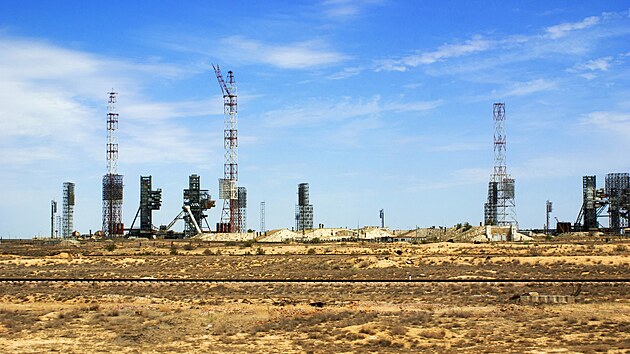 Opuštěné zařízení pro vypouštění raketoplánů Buran na kosmodromu Bajkonur (6.... Opuštěné zařízení pro vypouštění raketoplánů Buran na kosmodromu Bajkonur (6....