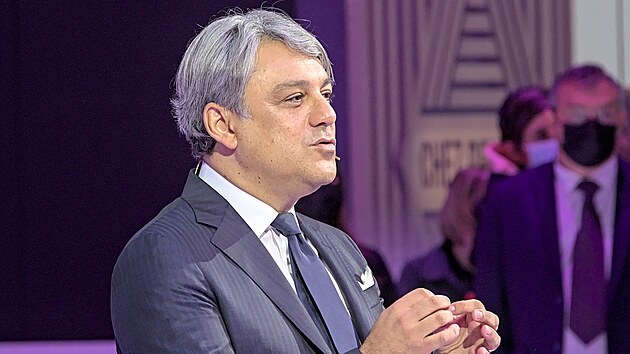 Luca de Meo, šéfmanažer automobilky Renault, se proti předpisům Evropské unie... Luca de Meo, šéfmanažer automobilky Renault, se proti předpisům Evropské unie...