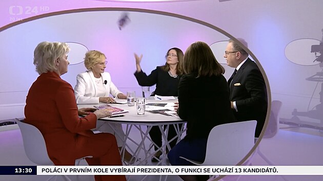 Senátorka Miroslava Němcová v diskusním pořadu ČT Otázky Václava Moravce... Senátorka Miroslava Němcová v diskusním pořadu ČT Otázky Václava Moravce...