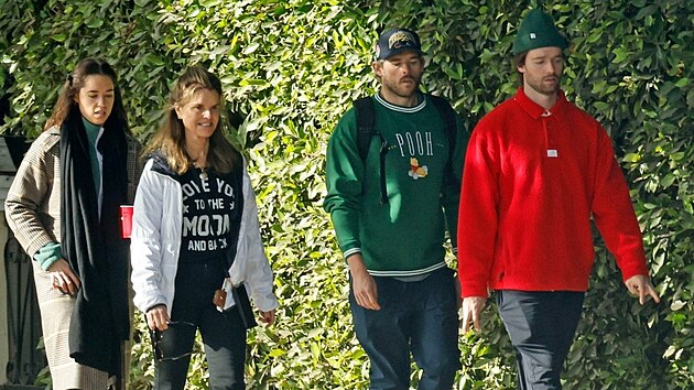 Maria Shriverová (druhá zleva) a její děti Christina, Christopher a Patrick v Los Angeles (26. prosince 2024)