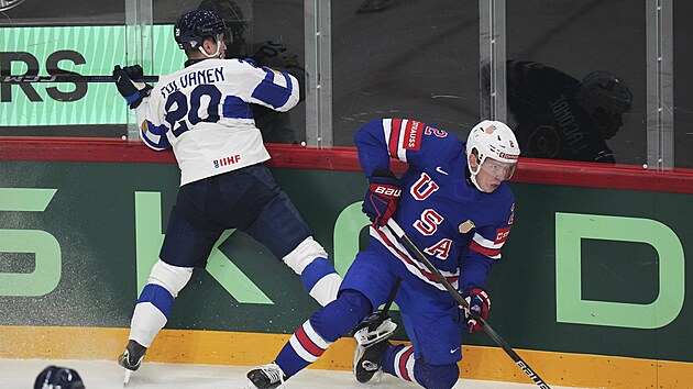 Jackson LaCombe (vpravo) z USA a Eeli Tolvanen z Finska. Jackson LaCombe (vpravo) z USA a Eeli Tolvanen z Finska.