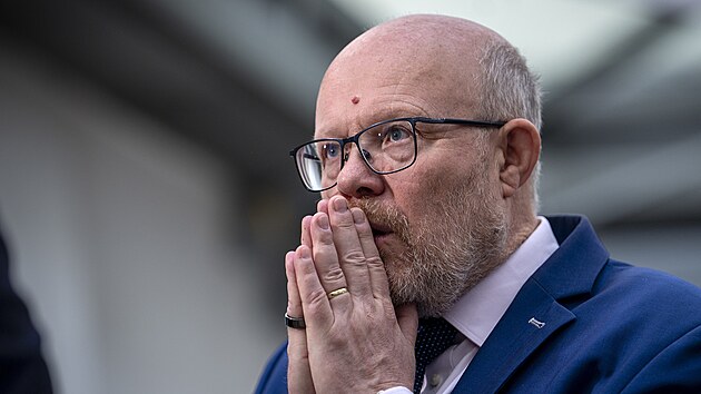 Vlastimil Válek na mimořádné schůzi Sněmovny. Na programu je vládní novela... Vlastimil Válek na mimořádné schůzi Sněmovny. Na programu je vládní novela...