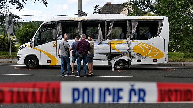Ve čtvrti Předlice v Ústí nad Labem došlo k nehodě kamionu a menšího autobusu.... Ve čtvrti Předlice v Ústí nad Labem došlo k nehodě kamionu a menšího autobusu....