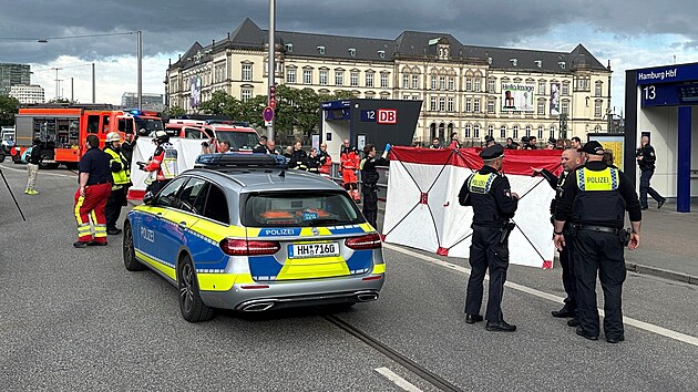 Zásah policie na hlavním nádraží v Hamburku po útoku nožem (23. května 2025) Zásah policie na hlavním nádraží v Hamburku po útoku nožem (23. května 2025)