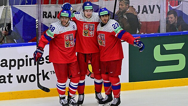 David Pastrňák, Martin Nečas a Lukáš Sedlák slaví český gól v přesilovce proti... David Pastrňák, Martin Nečas a Lukáš Sedlák slaví český gól v přesilovce proti...