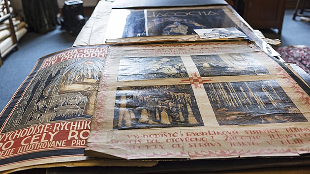 Moravské zemské muzeum v Brně přidalo do expozice věnující se Karlu Absolonovi digitálního avatara tohoto archeologa, speleologa a objevitele Věstonické venuše. Ten je díky umělé inteligenci schopen mluvit s návštěvníky a odpovídat na jejich dotazy o Absolonově práci i životě.