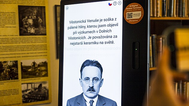 Moravské zemské muzeum v Brně přidalo do expozice věnující se Karlu Absolonovi digitálního avatara tohoto archeologa, speleologa a objevitele Věstonické venuše. Ten je díky umělé inteligenci schopen mluvit s návštěvníky a odpovídat na jejich dotazy o Absolonově práci i životě.