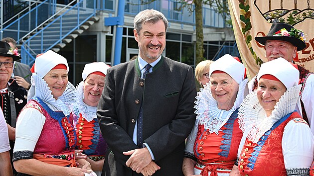 Bavorsk&yacute; premi&eacute;r Marcus S&ouml;der (CSU) na sudetoněmeck&eacute;m sjezdu v Řeznu ocenil spolupr&aacute;ci s Čechy. Kritizoval naopak &scaron;patn&eacute; železničn&iacute; spojen&iacute; mezi Mnichovem a Prahou. (8. června 2025)