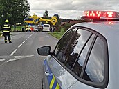 Auto u Litomyšle dívku srazilo a odmrštilo na autobus. Transportovat ji musel... Auto u Litomyšle dívku srazilo a odmrštilo na autobus. Transportovat ji musel...