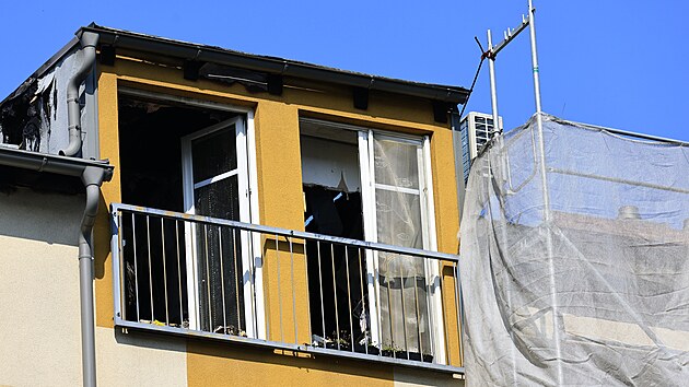 Následky požáru střechy bytového domu v brněnských Chrlicích (12. června 2025) Následky požáru střechy bytového domu v brněnských Chrlicích (12. června 2025)