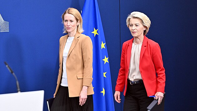 Šéfky unijní politiky Ursula von der Leyen (vpravo) a Kaja Kallas vydávají k... Šéfky unijní politiky Ursula von der Leyen (vpravo) a Kaja Kallas vydávají k...