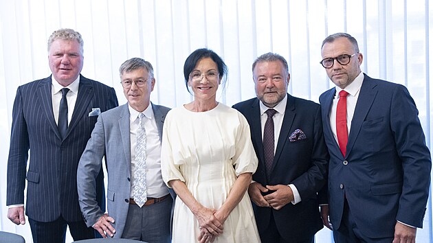 Výběr nového ředitele České televize po Janu Součkovi se blíží k závěru.... Výběr nového ředitele České televize po Janu Součkovi se blíží k závěru....
