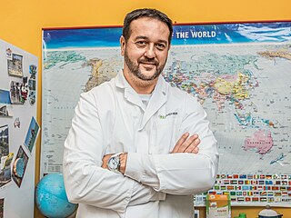 Děkan Lékařské fakulty Ostravské univerzity a zakladatel mezinárodní neziskové... Děkan Lékařské fakulty Ostravské univerzity a zakladatel mezinárodní neziskové...