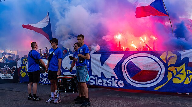 Hoří, má panenko! Ale nebojte, nikomu se nic nestalo- Hoří, má panenko! Ale nebojte, nikomu se nic nestalo-
