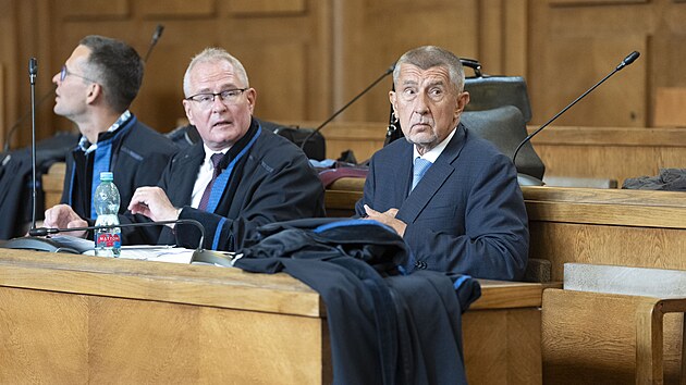 Soud projednává odvolání v kauze Čapí hnízdo, ve které čelí obžalobě předseda... Soud projednává odvolání v kauze Čapí hnízdo, ve které čelí obžalobě předseda...