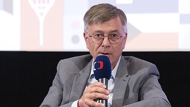 Nov&yacute;m gener&aacute;ln&iacute;m ředitelem Česk&eacute; televize se stal dosavadn&iacute; &scaron;&eacute;f obchodu Hynek Chud&aacute;rek. (25. června 2025)