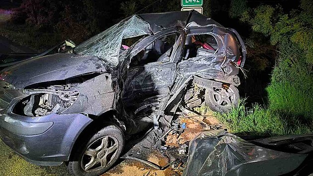 Při nehodě tř&iacute; aut u Rozběřic se zranilo pět lid&iacute;. (22. června 2025)