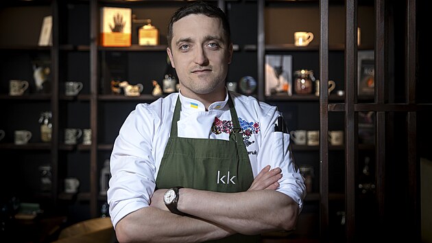 Šéfkuchař Jurij Ovčaruk, šéfkuchař restaurace KK. Šéfkuchař Jurij Ovčaruk, šéfkuchař restaurace KK.