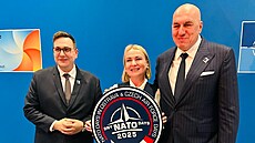 Ministryně obrany Jana Černochová, její italský protějšek Guido Crosetto a...