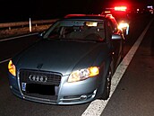 Řidič pronásledovaného vozu Audi s francouzskou značkou zmizel policejním... Řidič pronásledovaného vozu Audi s francouzskou značkou zmizel policejním...