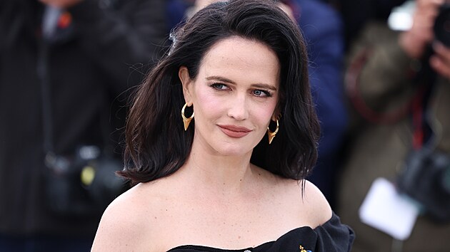 Přitahuje ji rozporuplnost. „Miluju postavy, které přinášejí bolest i lásku, touhu i konflikt, zároveň je litujete i obdivujete,“ líčí.