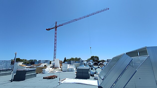 Nového většinového vlastníka hokejové Dukly těší postup prací na stavbě Horácké arény. Už na konci října by zde měl klub hrát první zápas. Takto stavba vypadá na začátku letních prázdnin. (1. července 2025)