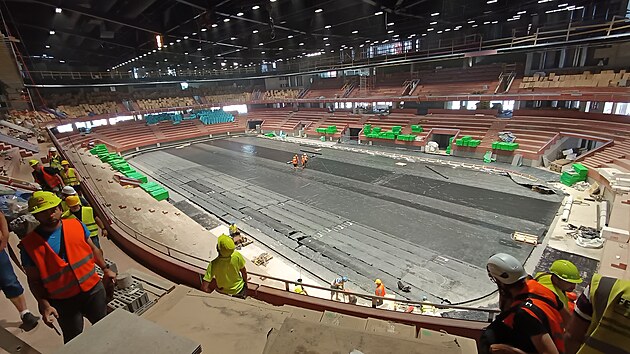 Nového většinového vlastníka hokejové Dukly těší postup prací na stavbě Horácké arény. Už na konci října by zde měl klub hrát první zápas. Takto stavba vypadá na začátku letních prázdnin. (1. července 2025)