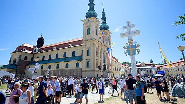 Velehrad každoročně vítá tisíce poutníků na Národní pouti k uctění památky Cyrila a Metoděje. Velehrad každoročně vítá tisíce poutníků na Národní pouti k uctění památky Cyrila a Metoděje.