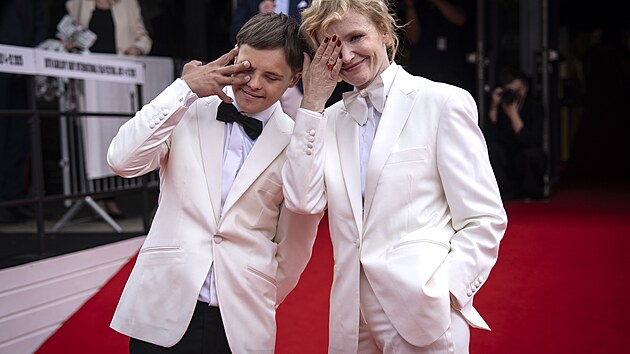 David Vodstrčil a Aňa Geislerová na červeném koberci před uvedením filmu... David Vodstrčil a Aňa Geislerová na červeném koberci před uvedením filmu...