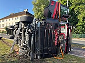 Kamion zůstal po nehodě v Klatovech ležet na boku. To komplikovalo hasičům... Kamion zůstal po nehodě v Klatovech ležet na boku. To komplikovalo hasičům...