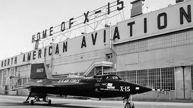 X-15-2 v zařízení North American Aviation (NAA) v únoru 1959 X-15-2 v zařízení North American Aviation (NAA) v únoru 1959
