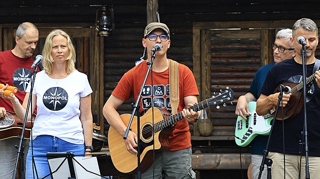 Kapela Monopól zahrála na happeningu k desátému ročníku hudebního festivalu Maraton hudby Brno (4. června 2025)