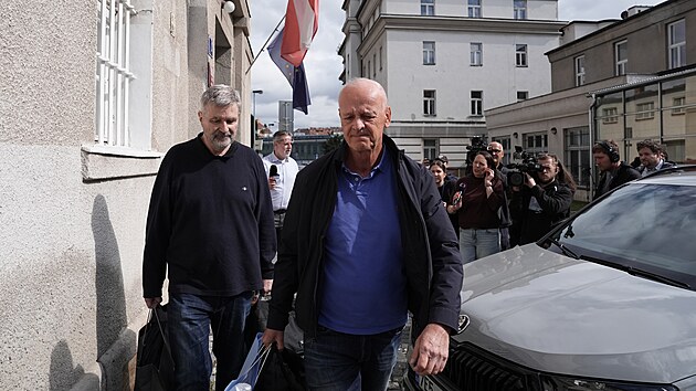 Právník Miroslav Jansta po zaplacení kauce opustil vazební věznici na Pankráci. (4. srpna 2025)