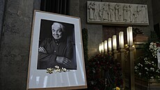 Blízcí i veejnost se naposledy louí s nezapomenutelným eským hercem, baviem...