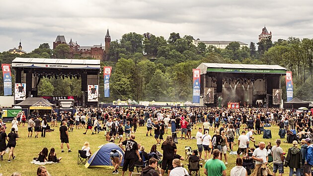 Oblíbený festival Hrady CZ se koná i na loukách v podhradí zámku v Hradci nad... Oblíbený festival Hrady CZ se koná i na loukách v podhradí zámku v Hradci nad...