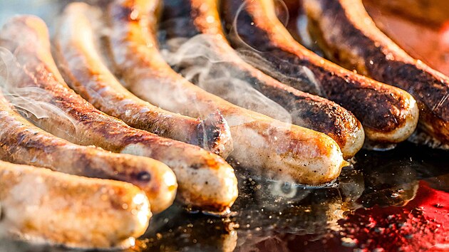 Německé spolkové země Bavorsko a Durynsko se přou o to, ze které z nich pochází slavný bratwurst, tedy klobása určená k opékání nebo grilování. (15. srpna 2025)