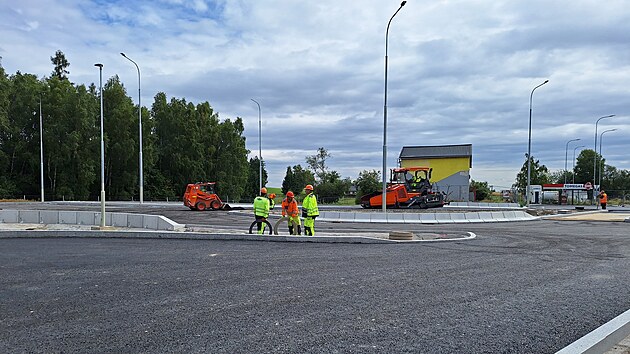 Projekt na rekonstrukci oboustranné dálniční odpočívky zahrnuje její rozšíření... Projekt na rekonstrukci oboustranné dálniční odpočívky zahrnuje její rozšíření...