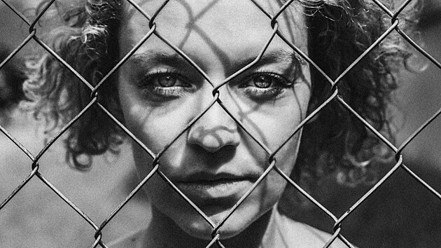 Práce českobudějovické fotografy Adély Andersové. Pracuje jak v exteriéru, tak i ve svém ateliéru. (15. srpna 2025)