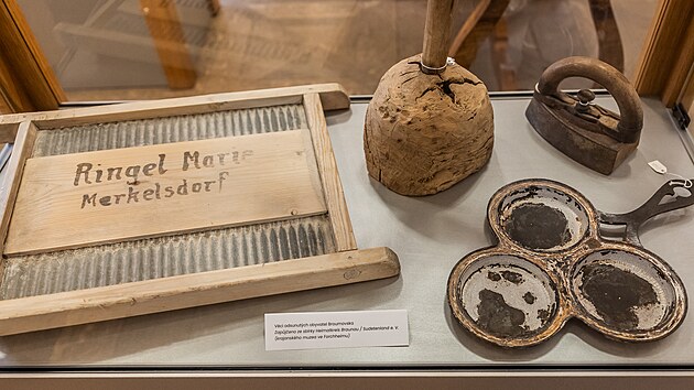 Věci odsunutých obyvatel Broumovska ze sbírek muzea ve Forchheimu