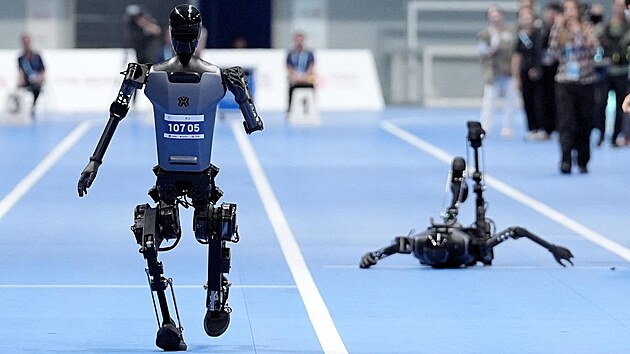 Závodníci se klátili a padali docela často, přesto jejich výkony ukazují pokrok robotů.