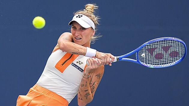 Vypětí v tváři české tenistky Markéty Vondroušové ve třetím kole na US Open