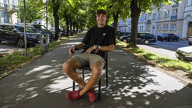 Kromě vzletných vizí jsou poznávacím znamením Vojtěcha Tomana také jeho oblíbené kroksy.