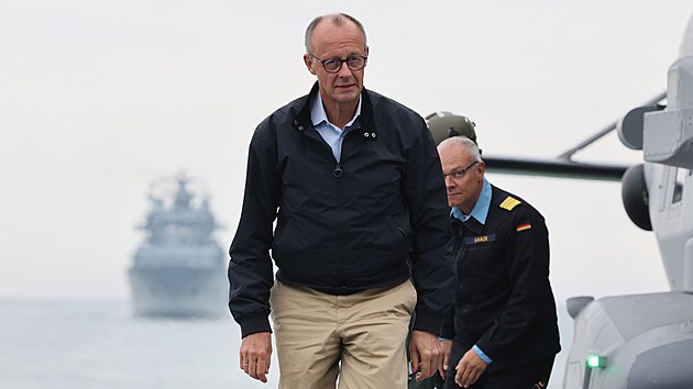 Německý kancléř Friedrich Merz navštívil vojenskou námořní základnu v Rostocku na Baltském moři. (28. srpna 2025)