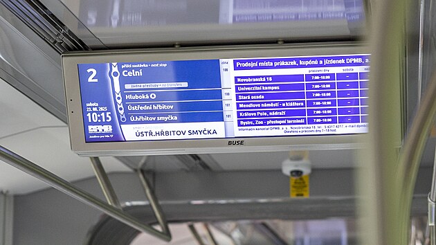 Cestující mohou mít o víkendu při jízdě linkou číslo 2 pocit, že jedou někam jinam, než chtějí.
