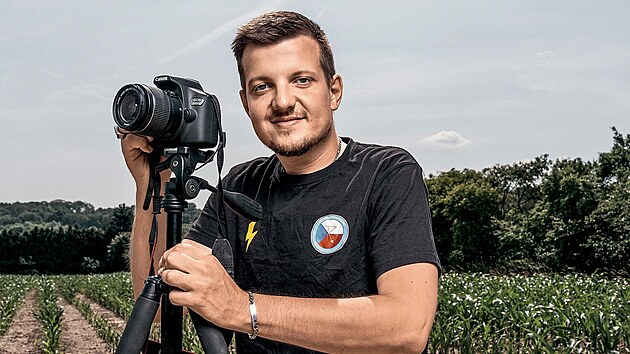Lovec bouřek Robin Duspara je členem několika vědeck&yacute;ch i amat&eacute;rsk&yacute;ch klubů po cel&eacute;m světě. Zku&scaron;enosti sb&iacute;ral nejen doma, ale tak&eacute; v USA.