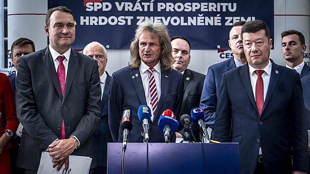 Hnutí SPD představilo volební program pro říjnové sněmovní volby. Na tiskové konferenci program představili Tomio Okamura, Jaroslav Foldyna, Radim Fiala, Jindřich Rajchl, Markéta Šichtářová, Zuzana Majerová, Libor Vondráček a Miroslav Ševčík. (8. září 2025)