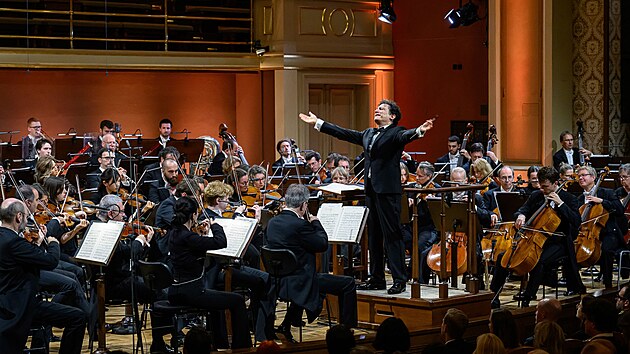 Dirigent Alain Altinoglu a Frankfurtský rozhlasový symfonický orchestr společně hostovali na Dvořákově Praze.