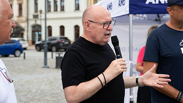 Hejtman Olomouckého kraje Ladislav Okleštěk označil na mítinku hnutí ANO v Hranicích útok na předsedu Hnutí Babiše za exces jedince. (2. září 2025)