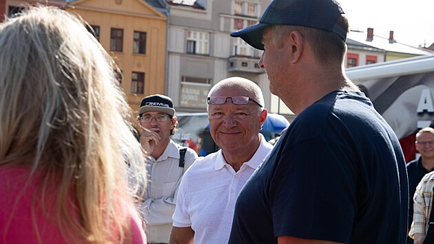 Poslanec Jaroslav Faltýnek (uprostřed) označil útok na předsedu hnutí ANO Andreje Babiše za cílený. (2. září 2025)
