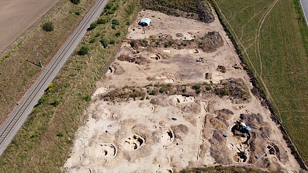 Pohled na lokalitu Měrovice 7, kde byly nalezeny lidské plastiky (sošky) a hrnčířská pec
